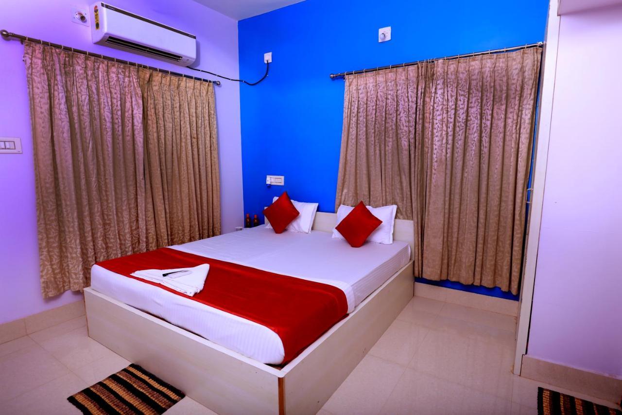 Railview Inn บูบันเนสชวาร์ ภายนอก รูปภาพ