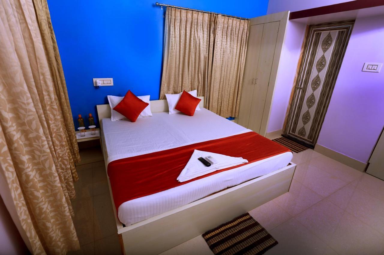 Railview Inn บูบันเนสชวาร์ ภายนอก รูปภาพ