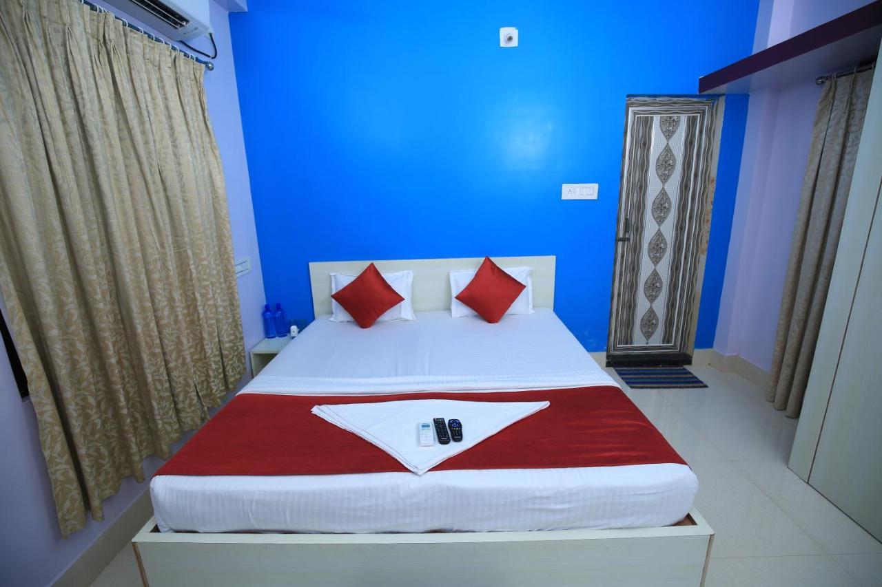 Railview Inn บูบันเนสชวาร์ ภายนอก รูปภาพ