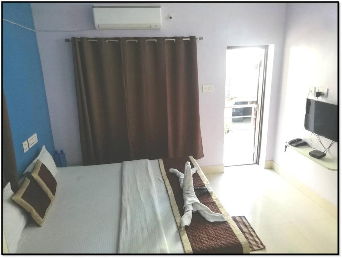 Railview Inn บูบันเนสชวาร์ ภายนอก รูปภาพ