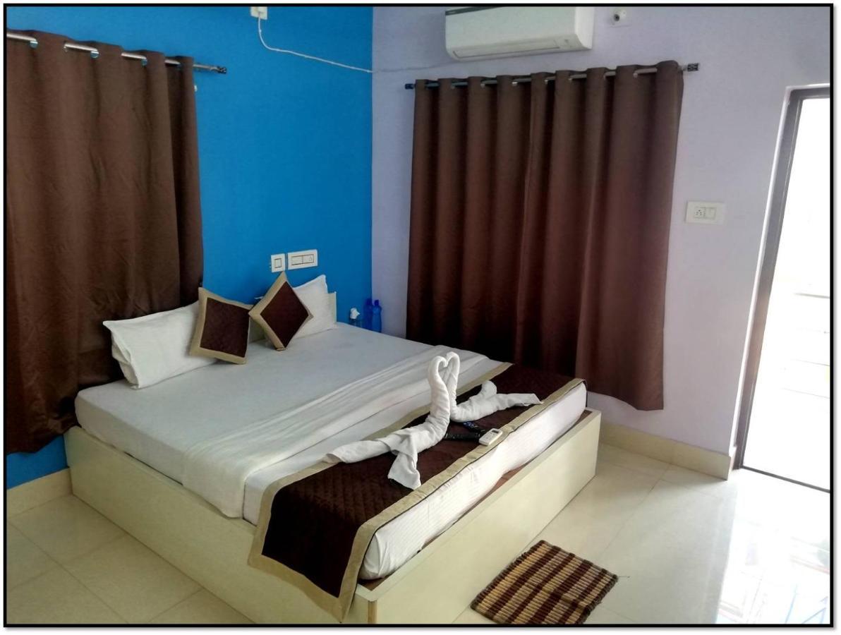 Railview Inn บูบันเนสชวาร์ ภายนอก รูปภาพ